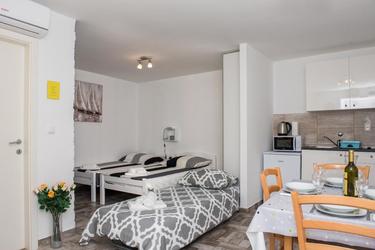 Studio Apartment Bilic Шибеник Екстер'єр фото
